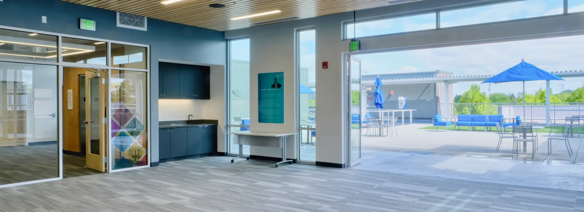 Cap Room Stok Lanai Doors Open